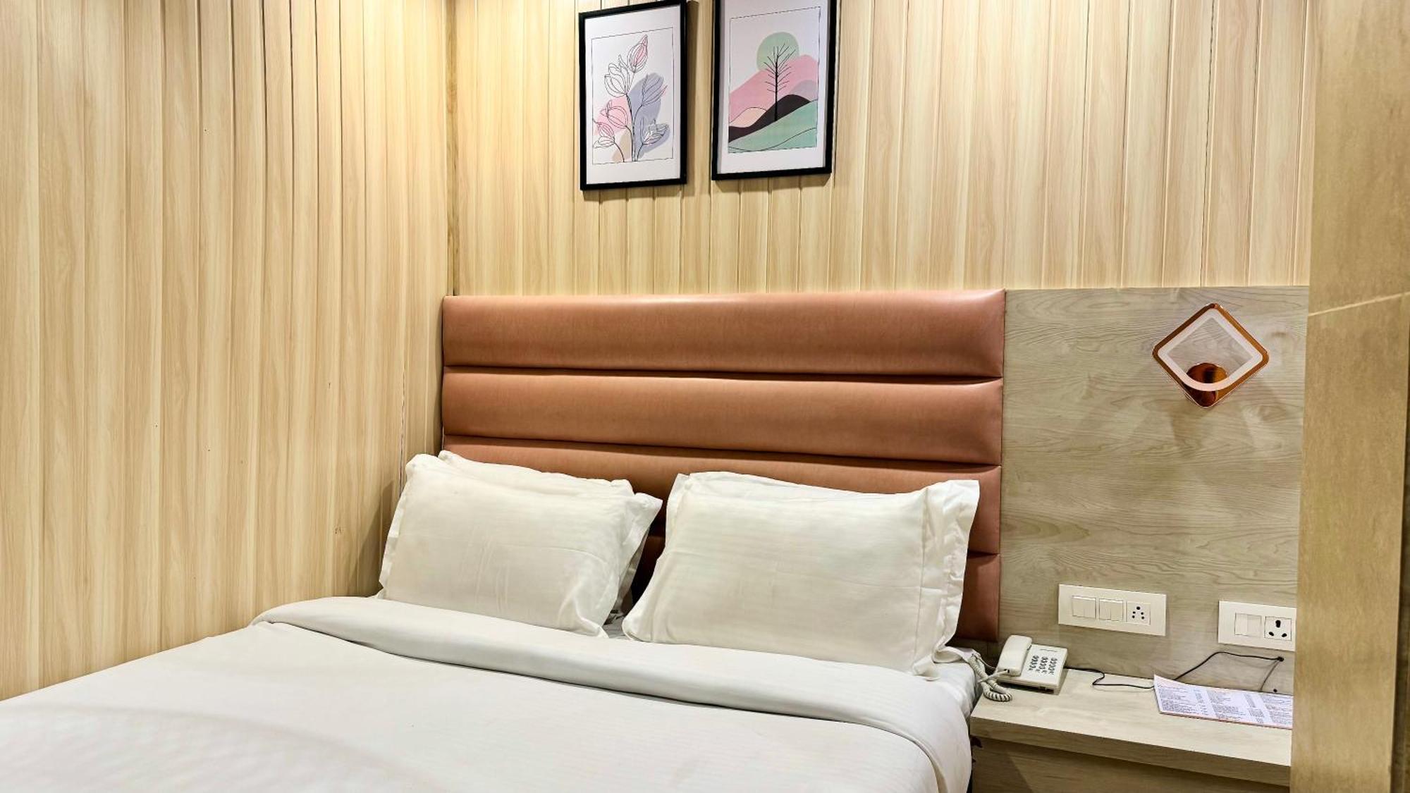 Hotel Pride Inn - 800 Mts From Mall Road 穆索里 外观 照片