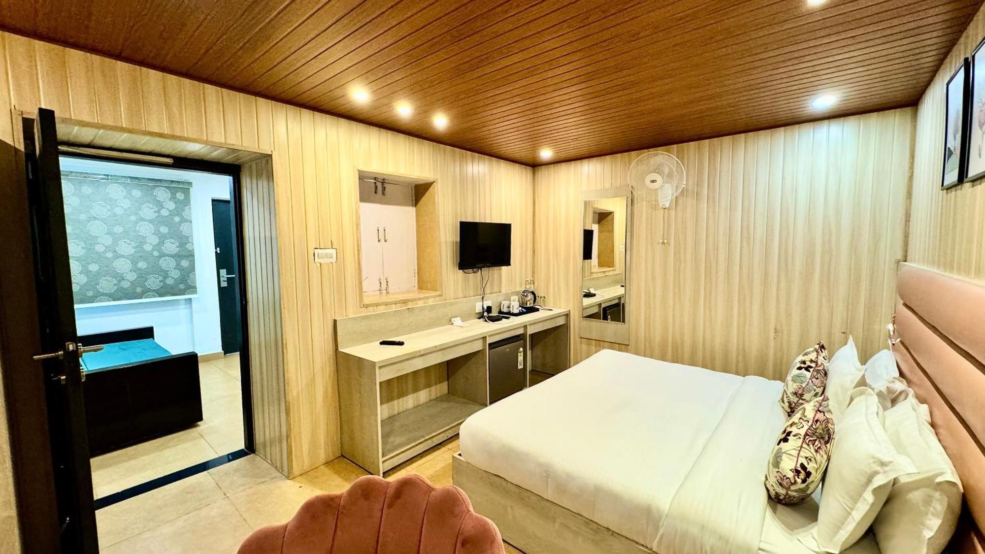 Hotel Pride Inn - 800 Mts From Mall Road 穆索里 外观 照片